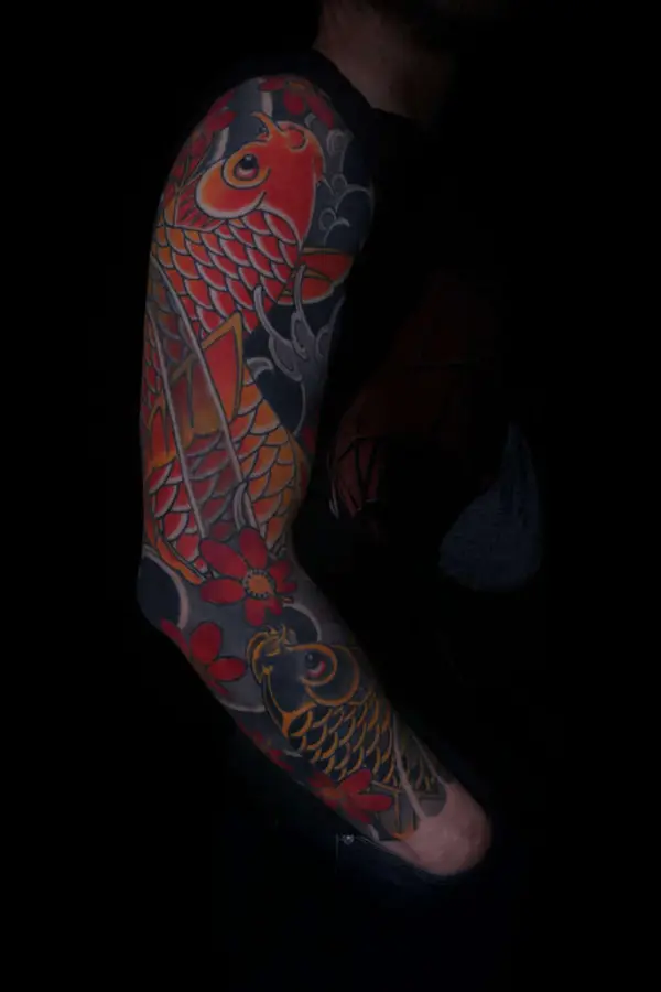 Manchette Irezumi avec carpes koï